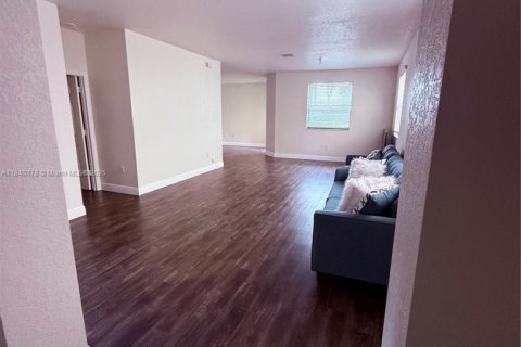 House in Homestead, Florida 5 bedrooms, 232.63 sq.m. № 1871470 - photo 22
