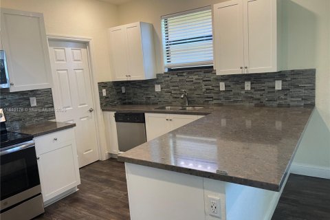 House in Homestead, Florida 5 bedrooms, 232.63 sq.m. № 1871470 - photo 5