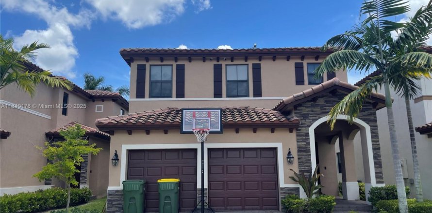 House in Homestead, Florida 5 bedrooms, 232.63 sq.m. № 1871470