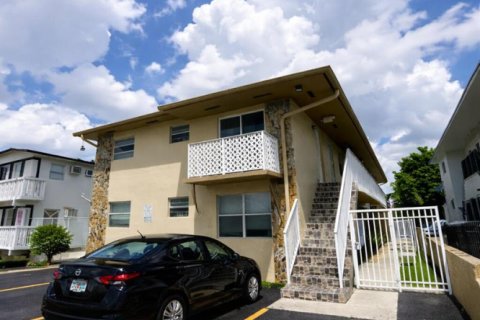 Commercial property in Hialeah, Florida № 2146231 - photo 2