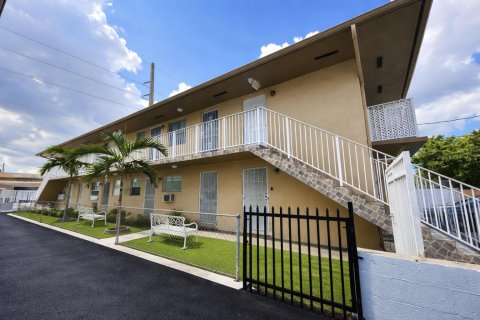 Commercial property in Hialeah, Florida № 2146231 - photo 3