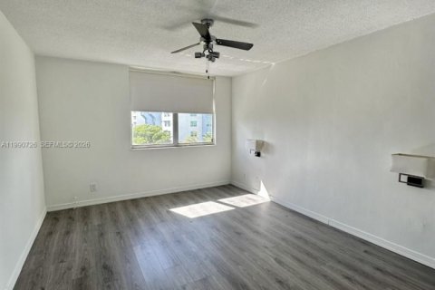Copropriété à vendre à Miami, Floride: 1 chambre, 64.94 m2 № 2052184 - photo 12