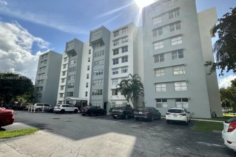 Copropriété à vendre à Miami, Floride: 1 chambre, 64.94 m2 № 2052184 - photo 16