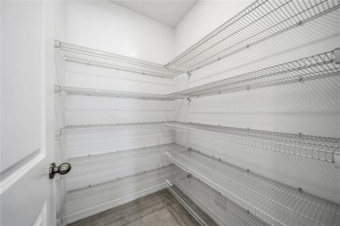 Купить виллу или дом в Гудзон, Флорида 12 комнат, 221.94м2, № 2151865 - фото 12