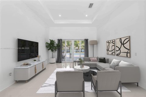 House in Miami, Florida 4 bedrooms, 331.38 sq.m. № 1920567 - photo 6