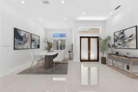 House in Miami, Florida 4 bedrooms, 331.38 sq.m. № 1920567 - photo 3