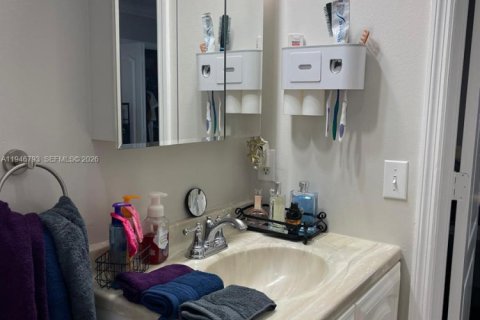 Снять в аренду таунхаус в Хайалиа, Флорида 2 спальни, 86.4м2, № 2003469 - фото 7