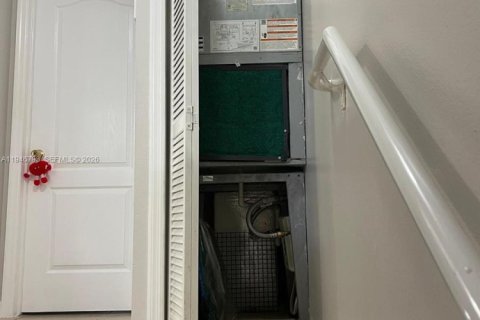 Снять в аренду таунхаус в Хайалиа, Флорида 2 спальни, 86.4м2, № 2003469 - фото 3