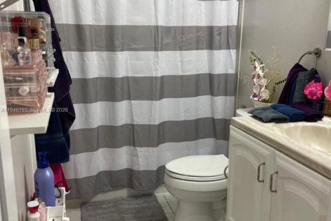 Снять в аренду таунхаус в Хайалиа, Флорида 2 спальни, 86.4м2, № 2003469 - фото 6