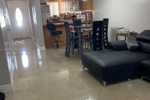 Таунхаус в Хайалиа, Флорида 2 спальни, 86.4м2 № 2003469