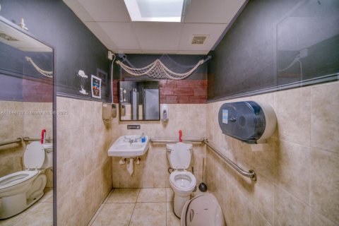 Propiedad comercial en venta en Miami Beach, Florida № 1981873 - foto 24