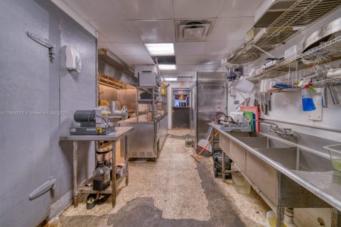 Propiedad comercial en venta en Miami Beach, Florida № 1981873 - foto 11