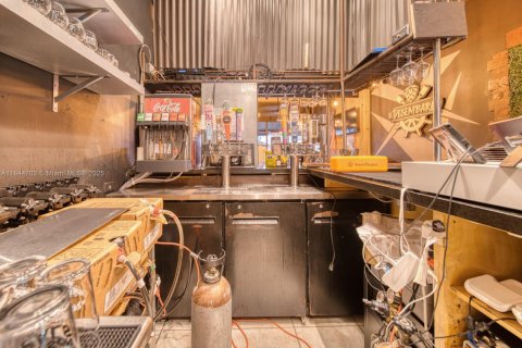 Propiedad comercial en venta en Miami Beach, Florida № 1981873 - foto 8