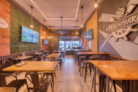 Propiedad comercial en venta en Miami Beach, Florida № 1981873 - foto 4