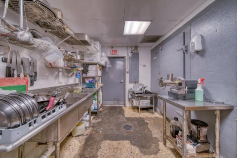 Propiedad comercial en venta en Miami Beach, Florida № 1981873 - foto 14