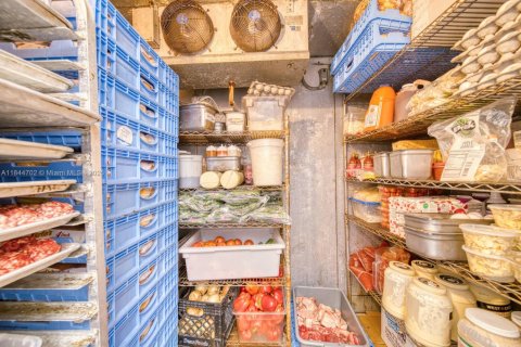 Propiedad comercial en venta en Miami Beach, Florida № 1981873 - foto 12