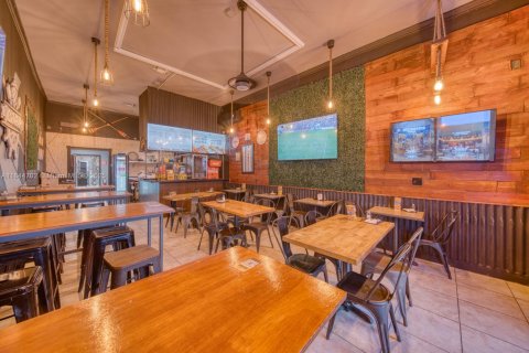 Propiedad comercial en venta en Miami Beach, Florida № 1981873 - foto 1