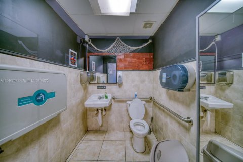 Propiedad comercial en venta en Miami Beach, Florida № 1981873 - foto 23