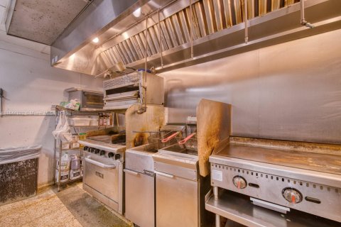 Propiedad comercial en venta en Miami Beach, Florida № 1981873 - foto 16