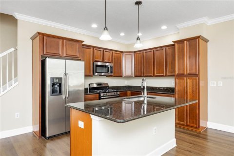 Townhouse in Fish Hawk, Florida 3 bedrooms, 157.56 sq.m. № 2221635 - photo 4