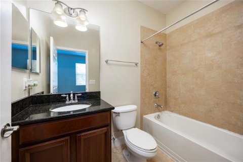 Townhouse in Fish Hawk, Florida 3 bedrooms, 157.56 sq.m. № 2221635 - photo 13