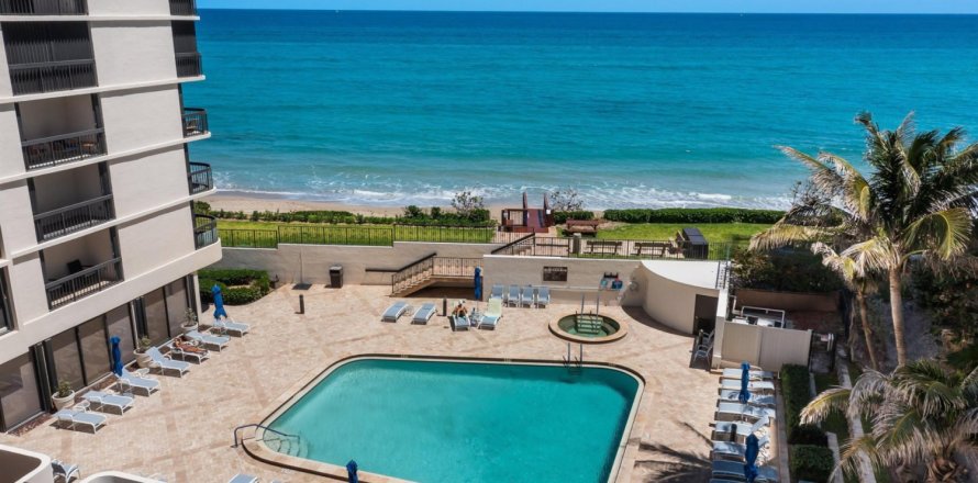 Condominio en Riviera Beach, Florida, 2 dormitorios № 936468