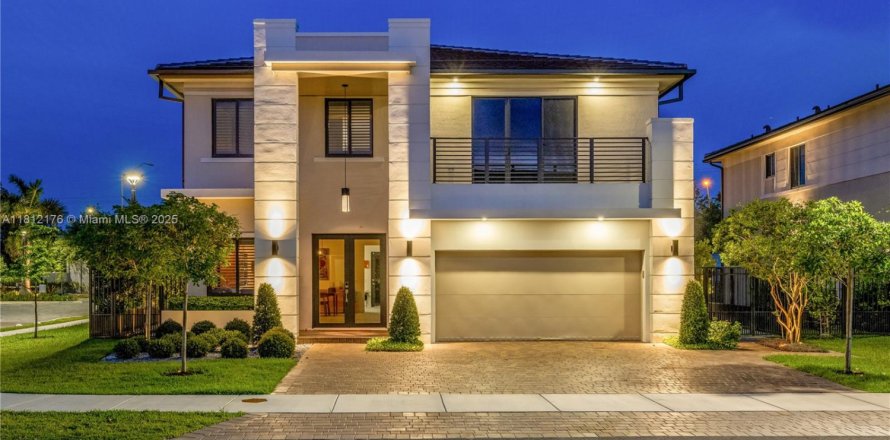 Casa en Miami, Florida 5 dormitorios, 342.44 m2 № 1758949