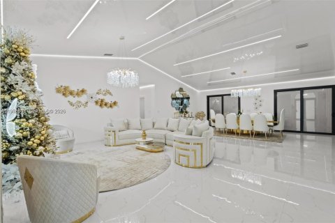 Casa en alquiler en Miami, Florida, 5 dormitorios, 408.4 m2 № 2040162 - foto 14