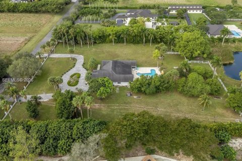 Casa en alquiler en Miami, Florida, 5 dormitorios, 408.4 m2 № 2040162 - foto 6