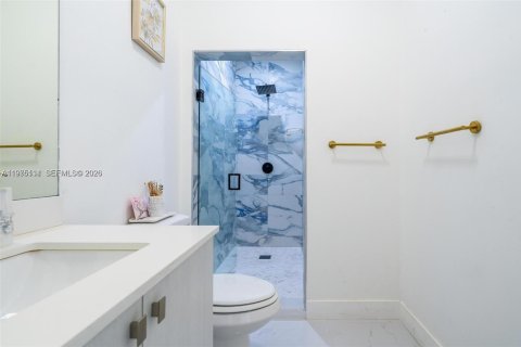 Casa en alquiler en Miami, Florida, 5 dormitorios, 408.4 m2 № 2040162 - foto 24