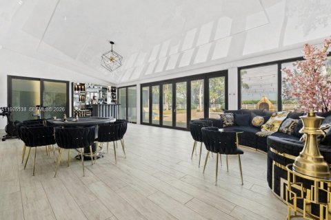 Casa en alquiler en Miami, Florida, 5 dormitorios, 408.4 m2 № 2040162 - foto 12