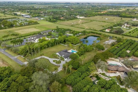 Casa en alquiler en Miami, Florida, 5 dormitorios, 408.4 m2 № 2040162 - foto 5