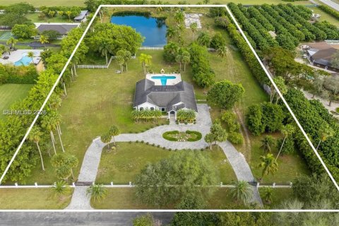 Casa en Miami, Florida 5 dormitorios, 408.4 m2 № 2040162