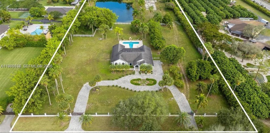 Casa en Miami, Florida 5 dormitorios, 408.4 m2 № 2040162