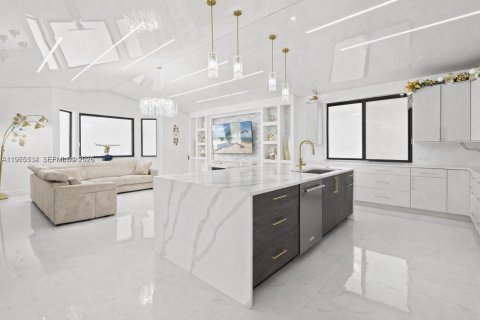 Casa en alquiler en Miami, Florida, 5 dormitorios, 408.4 m2 № 2040162 - foto 16