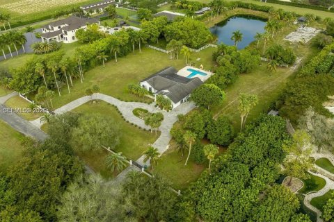 Casa en alquiler en Miami, Florida, 5 dormitorios, 408.4 m2 № 2040162 - foto 7