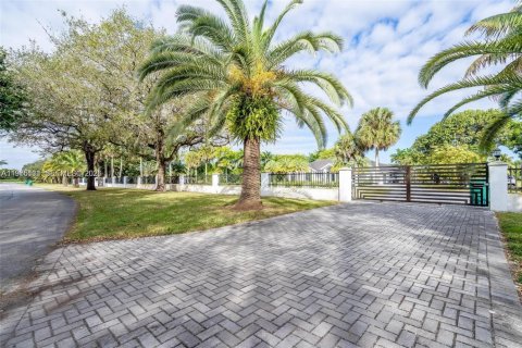 Casa en alquiler en Miami, Florida, 5 dormitorios, 408.4 m2 № 2040162 - foto 26