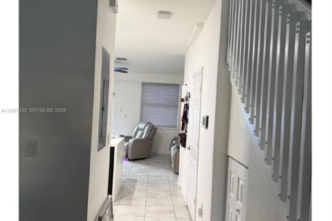 Townhouse in Hialeah, Florida 3 bedrooms, 143.07 sq.m. № 2019608 - photo 9