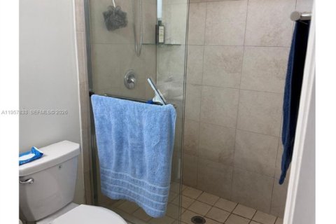 Townhouse in Hialeah, Florida 3 bedrooms, 143.07 sq.m. № 2019608 - photo 14