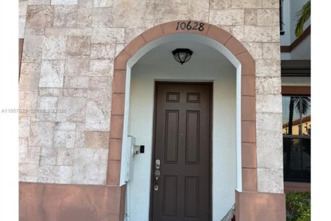 Adosado en Hialeah, Florida 3 dormitorios, 143.07 m2 № 2019608