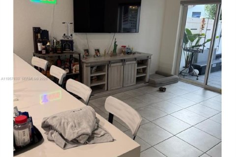 Townhouse in Hialeah, Florida 3 bedrooms, 143.07 sq.m. № 2019608 - photo 7