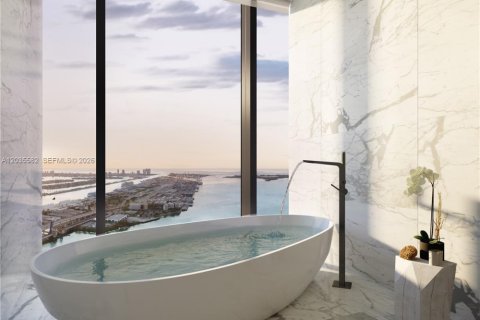 Condo in Miami, Florida, 2 bedrooms  № 2179987 - photo 9