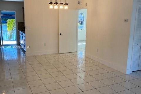 Copropriété à louer à Miami, Floride: 2 chambres, 94.76 m2 № 2435717 - photo 3