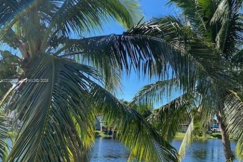 Copropriété à louer à Miami, Floride: 2 chambres, 94.76 m2 № 2435717 - photo 2