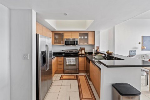 Condo in Hollywood, Florida, 1 bedroom № 2187223 - photo 18