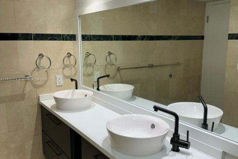 Condo in Key Biscayne, Florida, 3 bedrooms  № 2013114 - photo 16