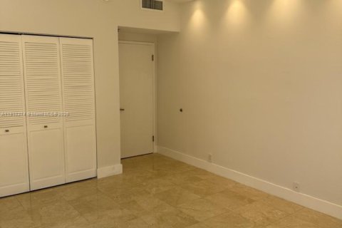 Condo in Key Biscayne, Florida, 3 bedrooms  № 2013114 - photo 11