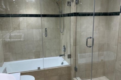 Condo in Key Biscayne, Florida, 3 bedrooms  № 2013114 - photo 17