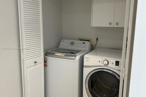 Condo in Key Biscayne, Florida, 3 bedrooms  № 2013114 - photo 19