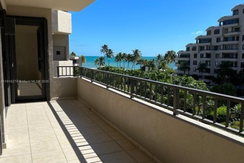 Condo in Key Biscayne, Florida, 3 bedrooms  № 2013114 - photo 2